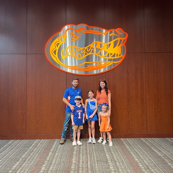 Meet your Posher, Fallon - Picture 2 of 8